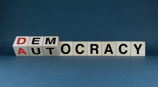 APOPSEIS&KRISEIS - democracy-autocracy-cubes-form-words-democracy-autocracyr.jpg